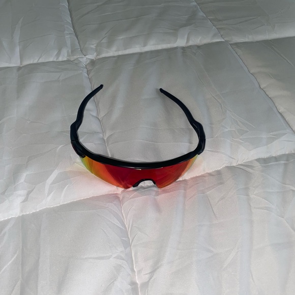 Glass - Picture 3 of 5